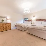 Lakedistrict Barn With Swimspa & Hottub Holiday home
