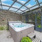 Lakedistrict Barn With Swimspa & Hottub