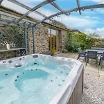 Lakedistrict Barn With Swimspa & Hottub