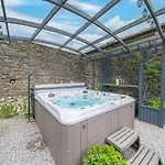 Lakedistrict Barn With Swimspa & Hottub Holiday home *