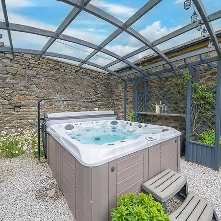 Lakedistrict Barn With Swimspa & Hottub 別荘 *